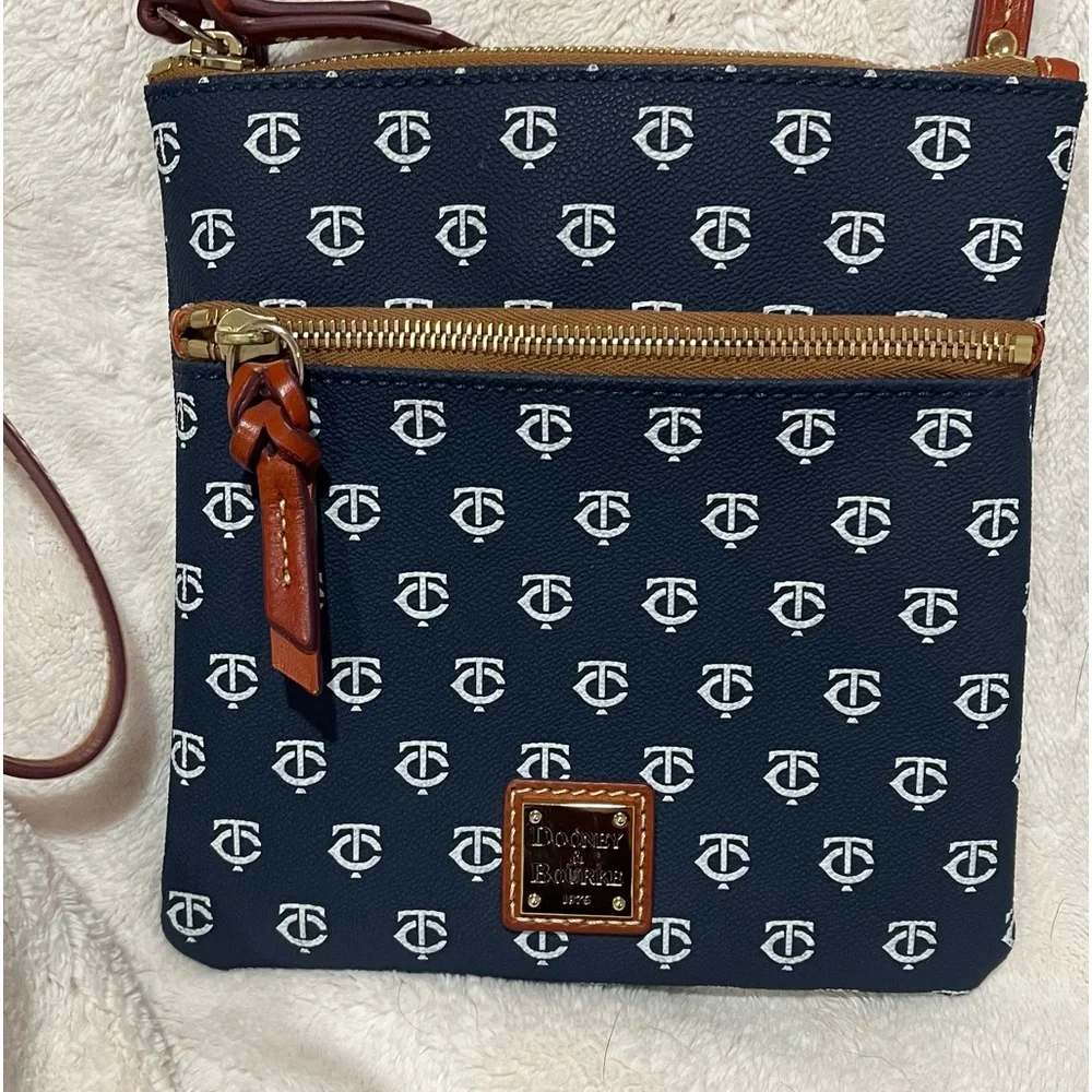 Dooney & Bourke Minnesota Twins cross body - Picture 4 of 4